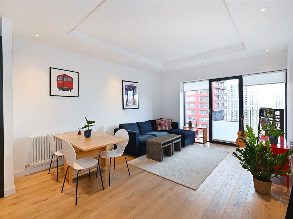 1 bed flat for sale in Modena House, London City Island, London E14, £450,000