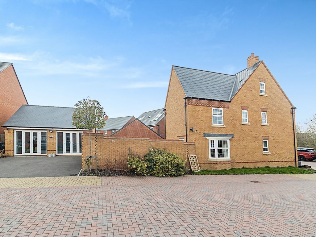 5 bed detached house for sale in Busby Mead, Marston Moretaine MK43, £750,000