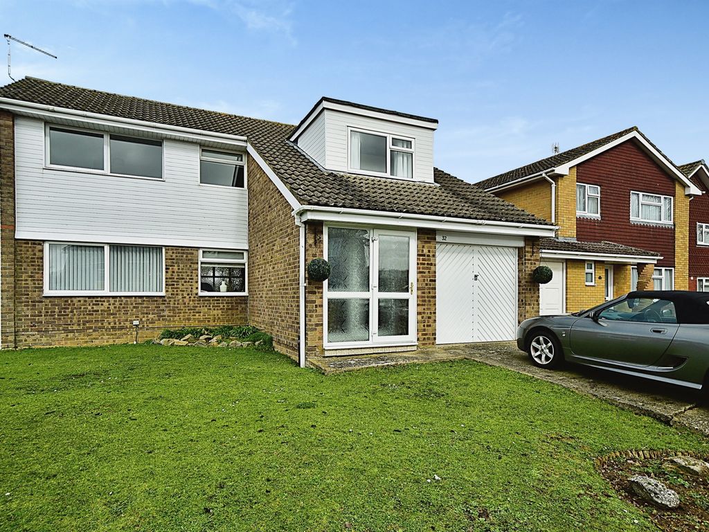 4 bed detached house for sale in Eastmere, Swindon SN3, £375,000