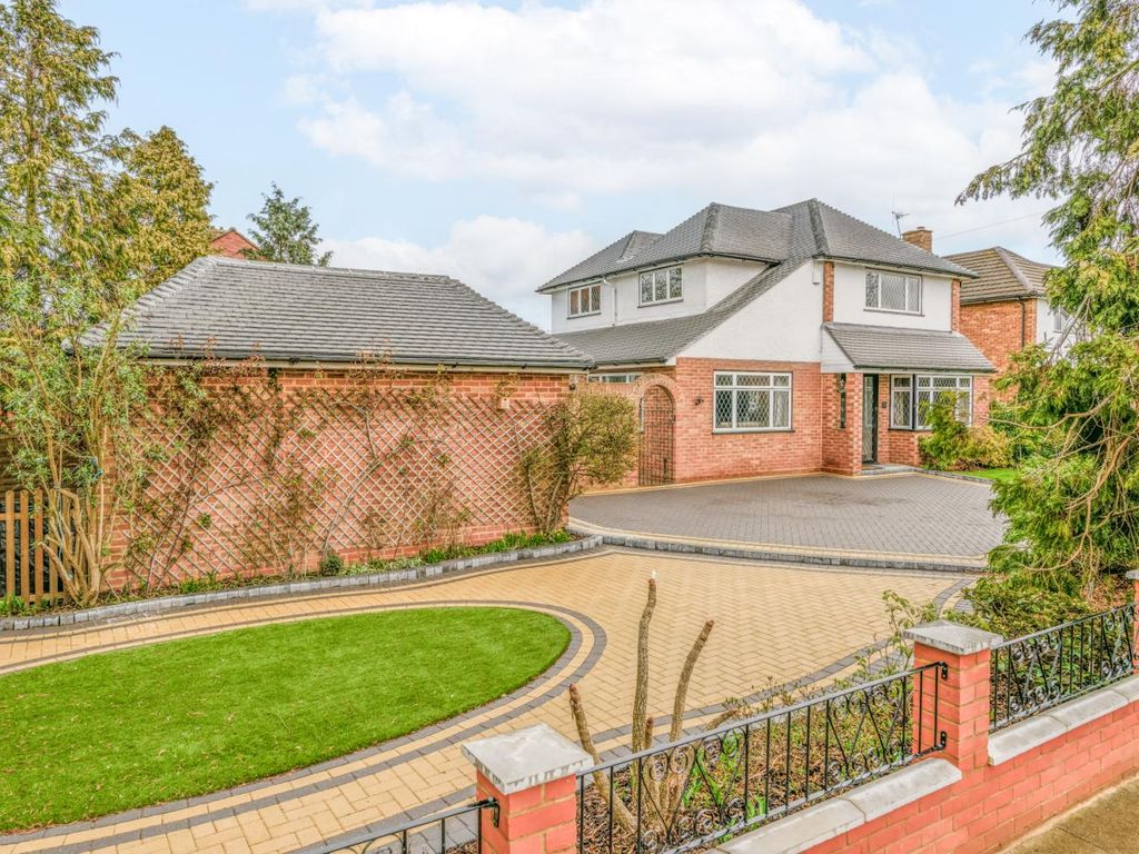 4 bed detached house for sale in Ashurst Drive, Shepperton TW17, £875,000