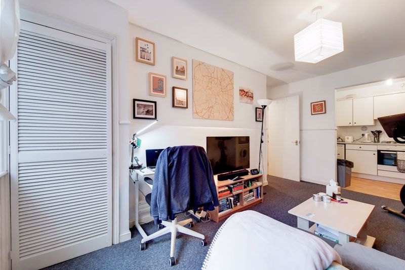 1 bed flat for sale in Millenium Place, Cambridge Heath Road, Bethnal Green E2, £310,000