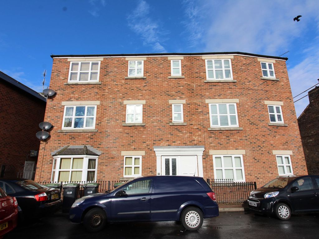 2 bed flat to rent in Addison Street, Crook, County Durham DL15, £425 pcm