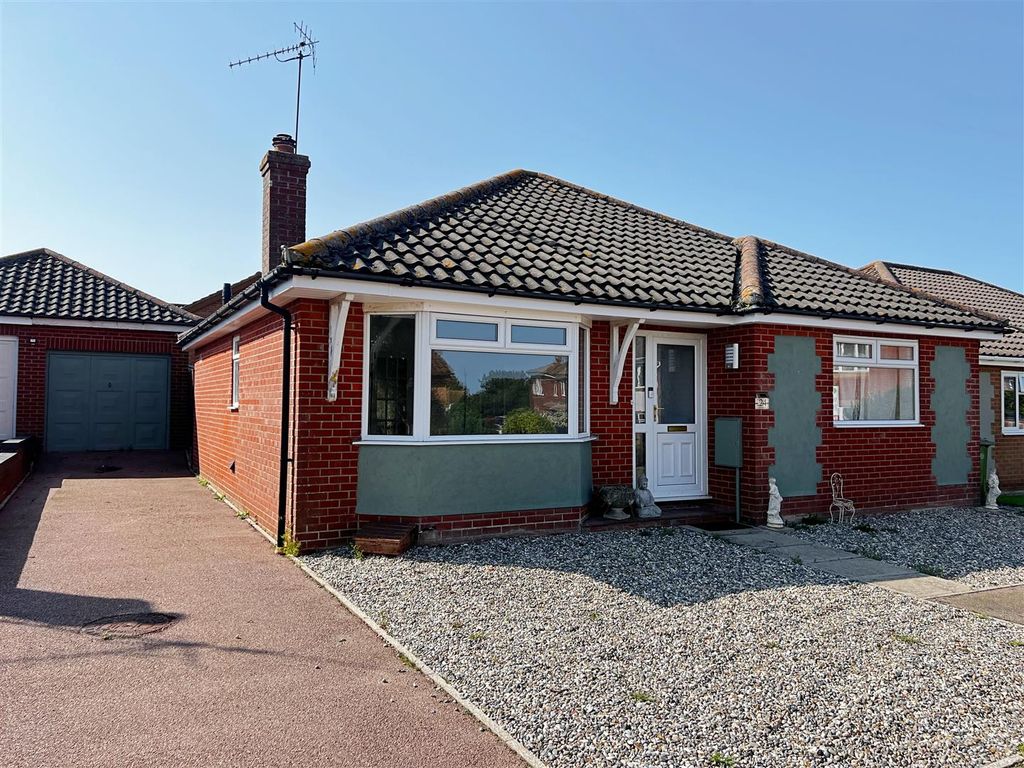 3 bed detached bungalow for sale in Lancaster Rise, Mundesley, Norwich NR11, £380,000