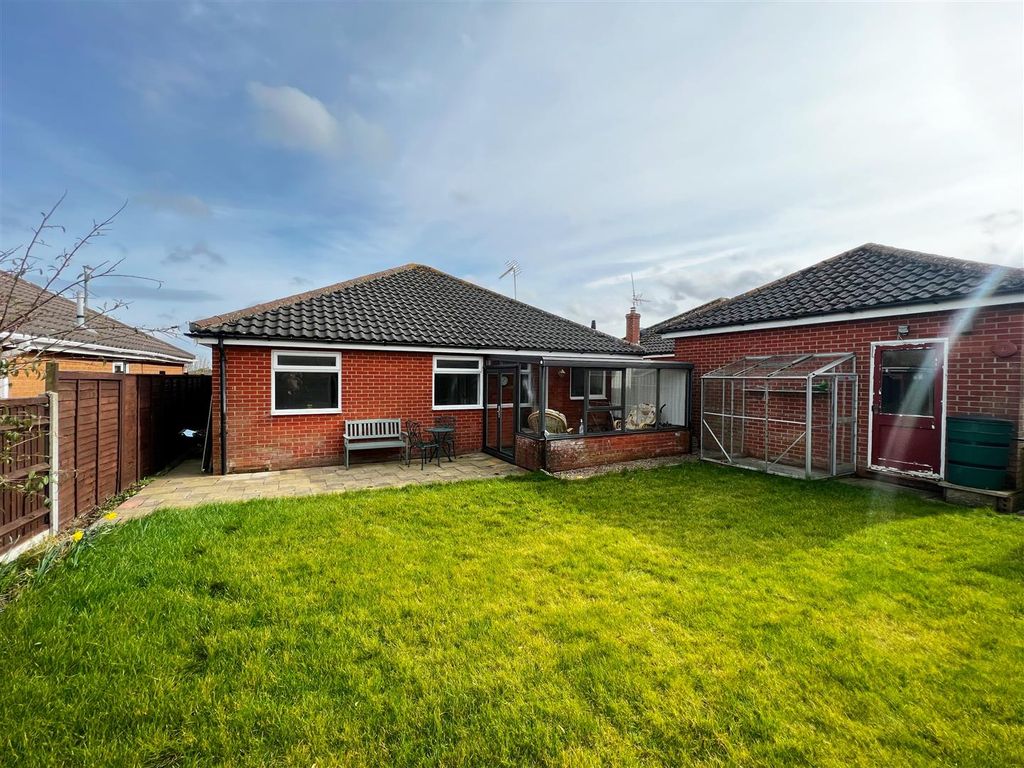3 bed detached bungalow for sale in Lancaster Rise, Mundesley, Norwich NR11, £380,000
