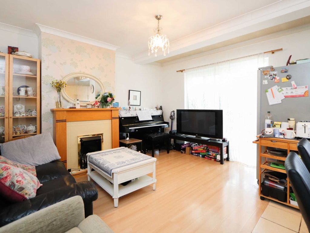 3 bed terraced house for sale in Amberwood Rise, New Malden KT3, £580,000