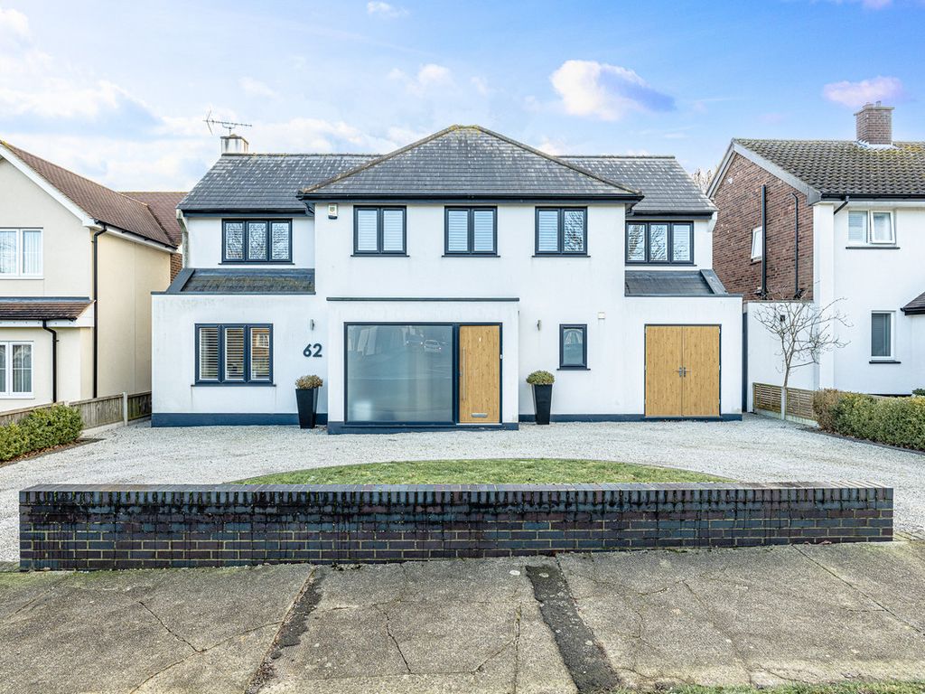 4 bed detached house for sale in Woodlands Park, Leigh-On-Sea SS9, £950,000