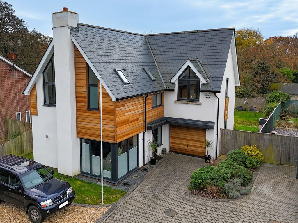 4 bed detached house for sale in Everton Road, Hordle, Lymington SO41, £695,000