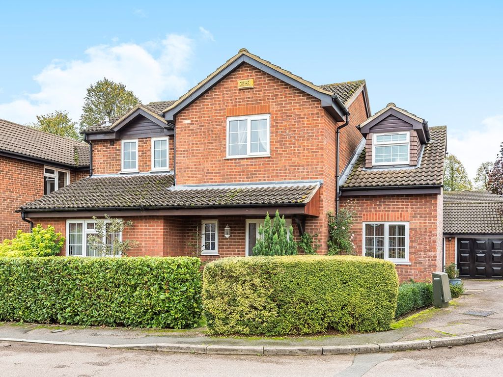 4 bed detached house for sale in Thames Close, Flitwick MK45, £485,000