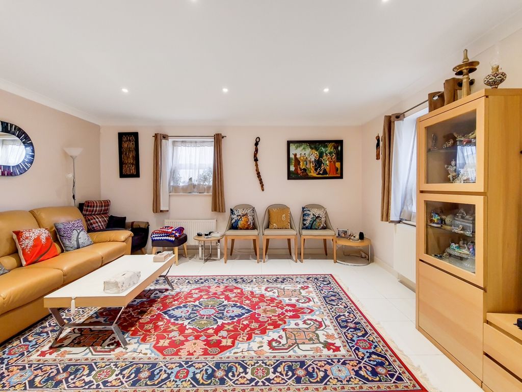 3 bed flat for sale in Northpoint Square, Camden Road, Camden NW1, £975,000