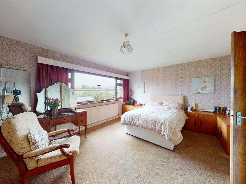 3 bed detached house for sale in Broadway, Llanblethian, Cowbridge CF71, £750,000