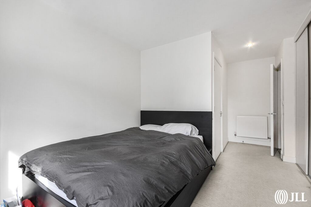 2 bed flat for sale in Havilland Mews, London W12, £600,000