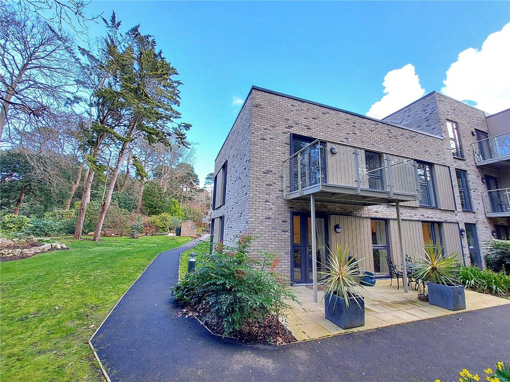 2 bed flat for sale in Lindsay Road, Branksome Park, Poole BH13, £400,000