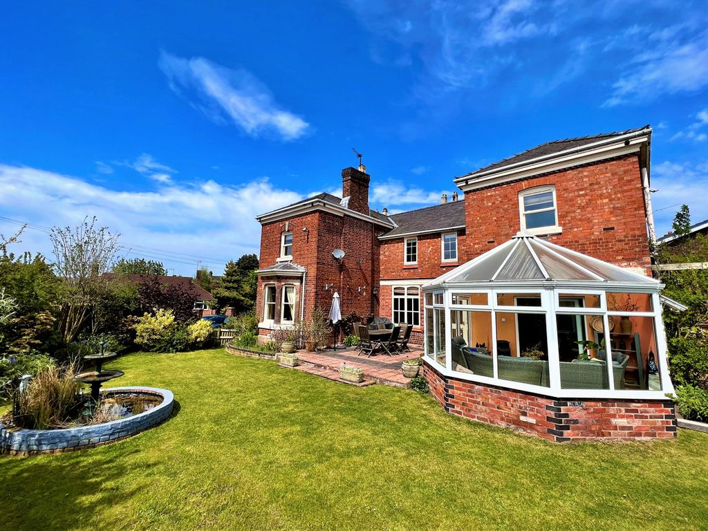 4 bed detached house for sale in Salisbury Road, Market Drayton TF9, £500,000