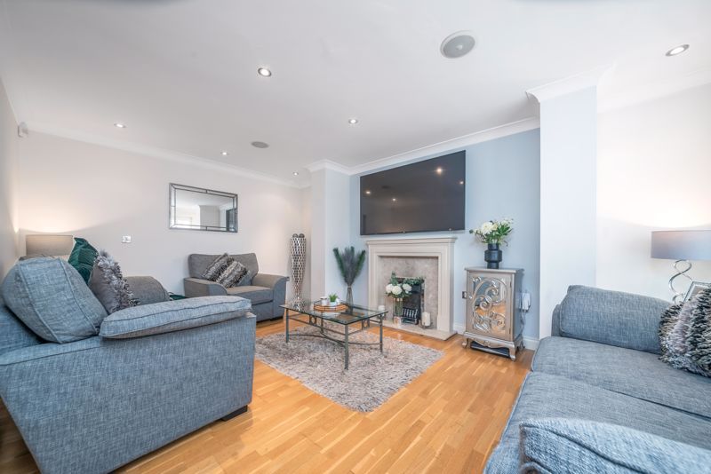 5 bed detached house for sale in Anvil Terrace, Dartford DA2, £915,000