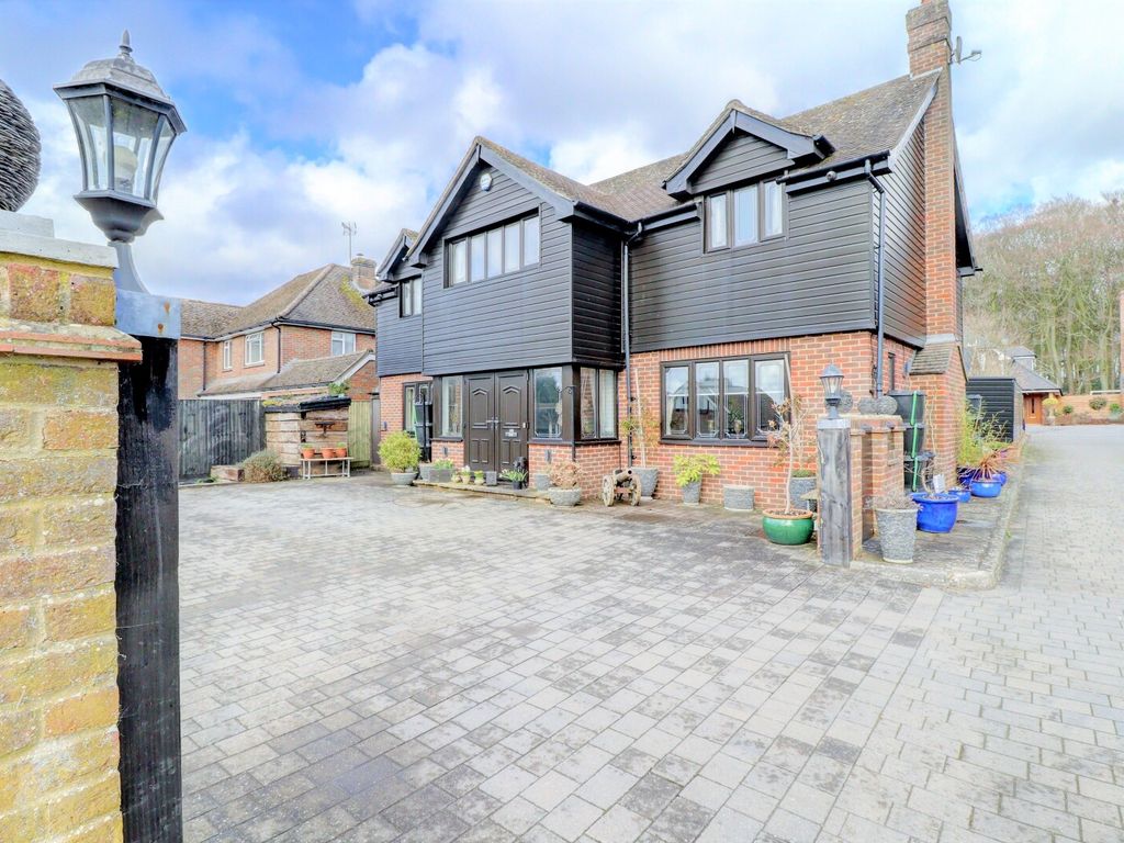 5 bed detached house for sale in Spurlands End Road, Great Kingshill, High Wycombe HP15, £965,000