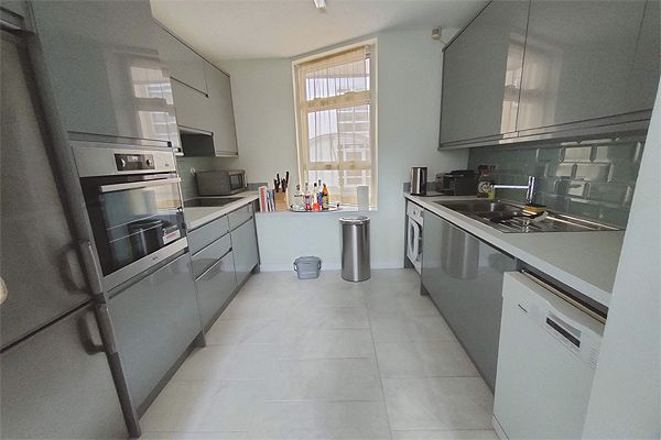 3 bed terraced house to rent in Chandlers Mews, London E14, £3,200 pcm