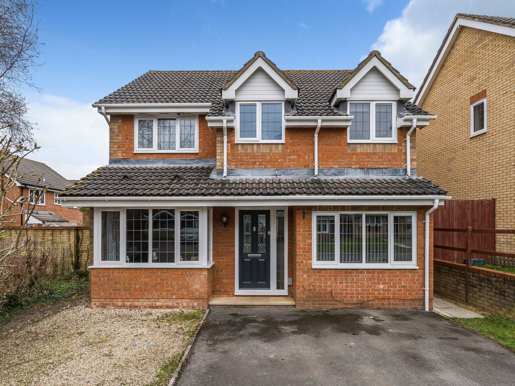 4 bed detached house for sale in Winton Chase, Andover SP10, £430,000