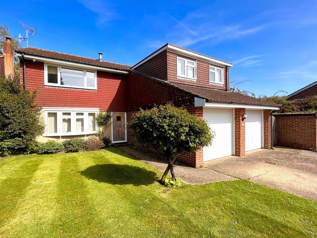 5 bed detached house for sale in Hurst Close, Amberley, West Sussex BN18, £650,000