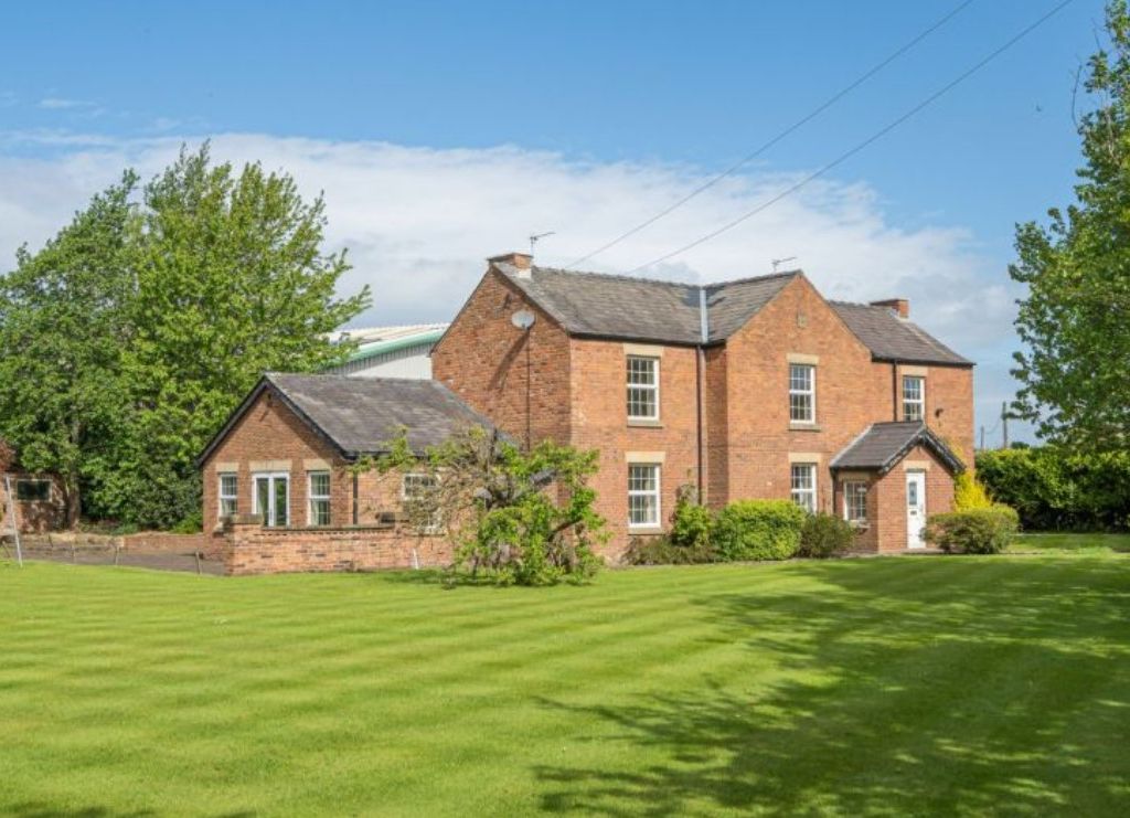3 bed farmhouse to rent in Liverpool Road, Preston PR4, £1,950 pcm