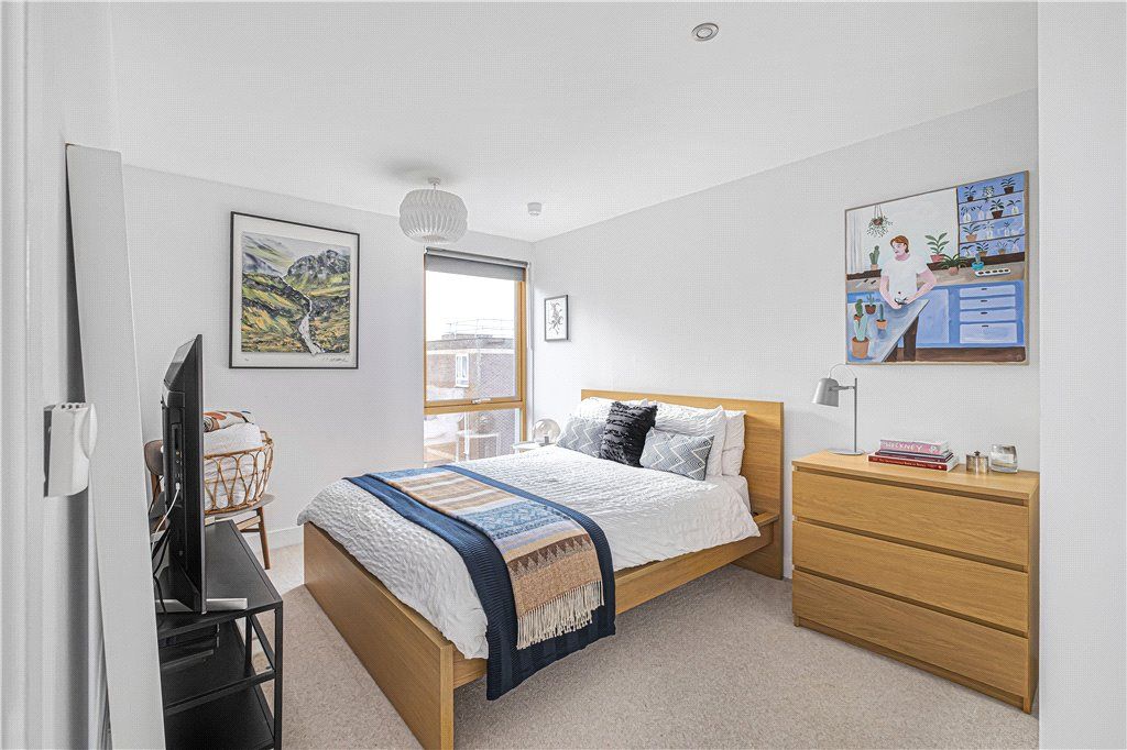 3 bed flat for sale in Old Bethnal Green Road, London E2, £950,000