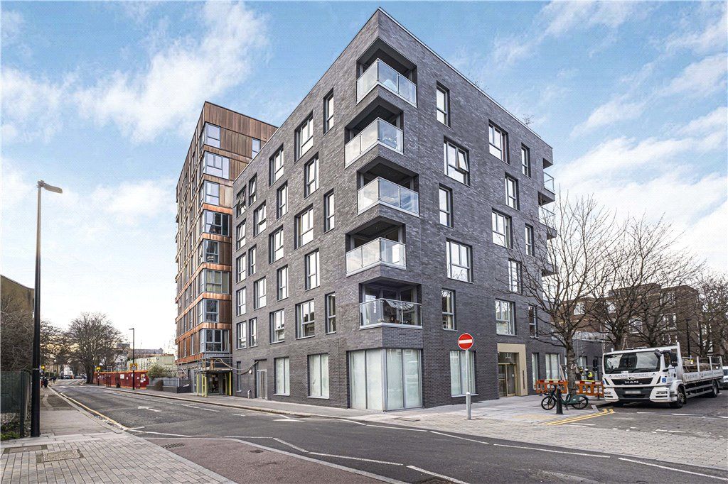 3 bed flat for sale in Old Bethnal Green Road, London E2, £950,000