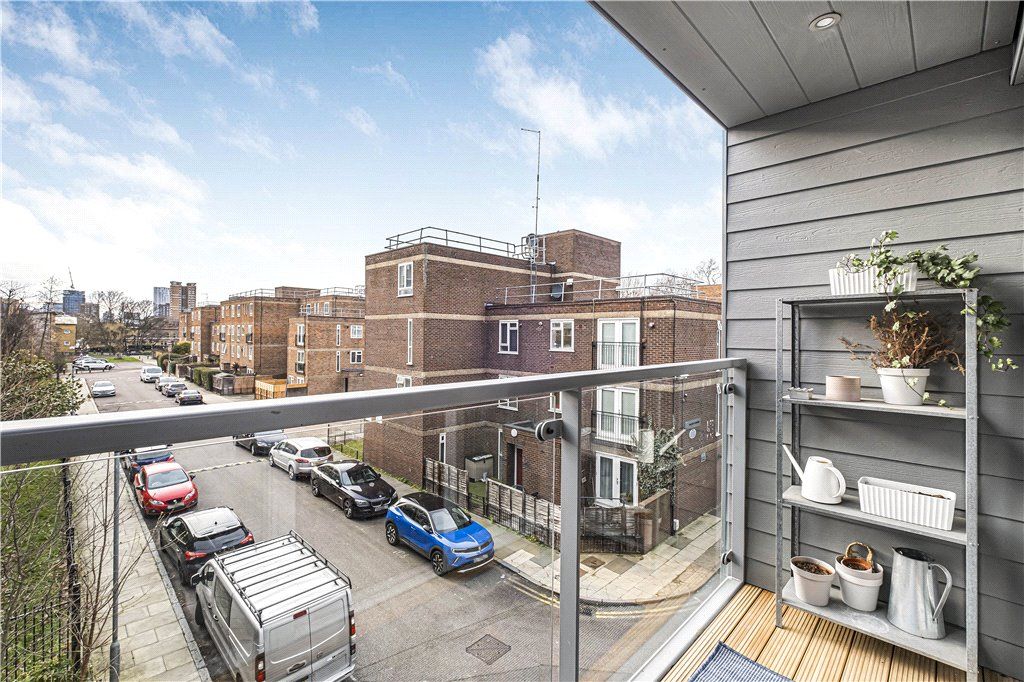 3 bed flat for sale in Old Bethnal Green Road, London E2, £950,000