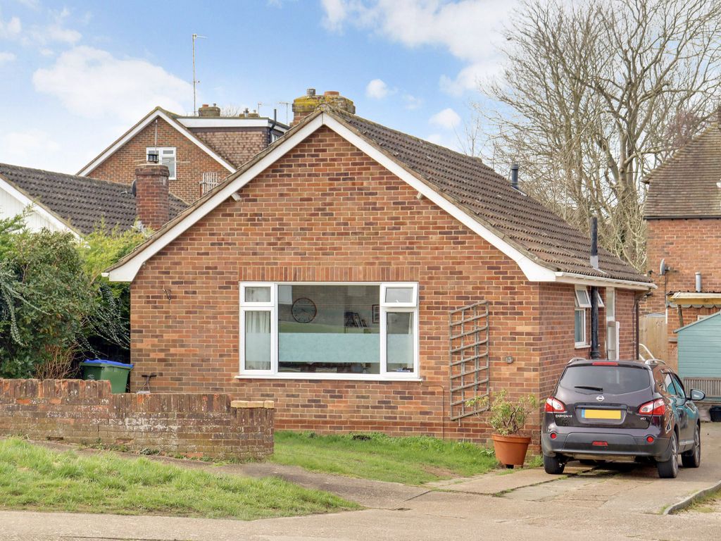 2 bed bungalow for sale in Richington Way, Seaford BN25, £290,000