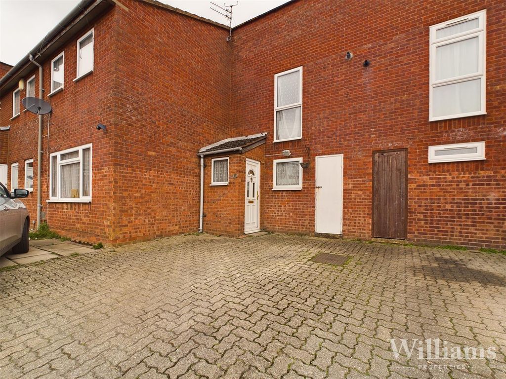 3 bed terraced house for sale in Blackwater Drive, Aylesbury HP21, £350,000