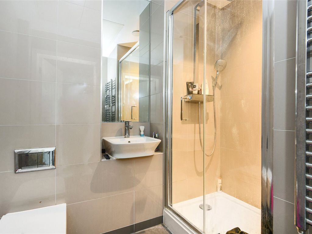 2 bed flat for sale in Deptford Bridge, London SE8, £435,000