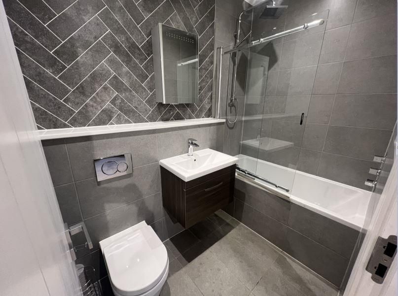 2 bed flat to rent in Wokingham, Berkshire RG40, £1,400 pcm