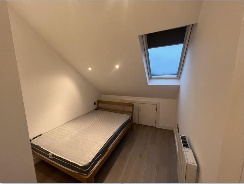 2 bed flat to rent in Wokingham, Berkshire RG40, £1,400 pcm