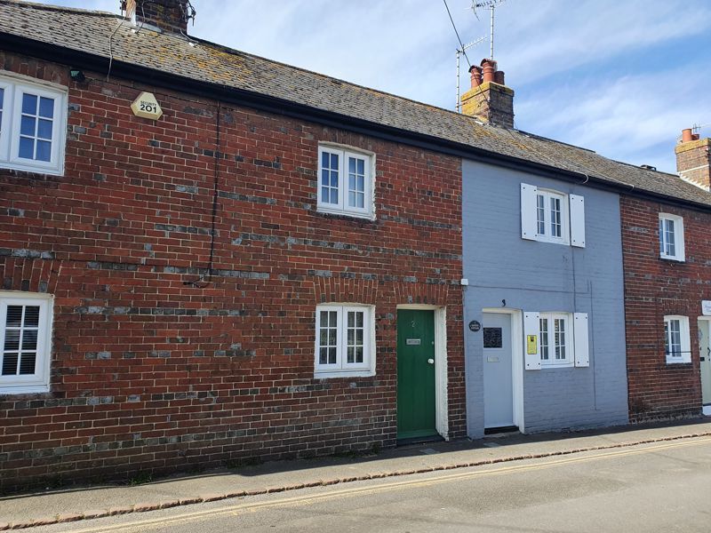 2 bed terraced house to rent in Charlton Street, Steyning BN44, £1,500 pcm
