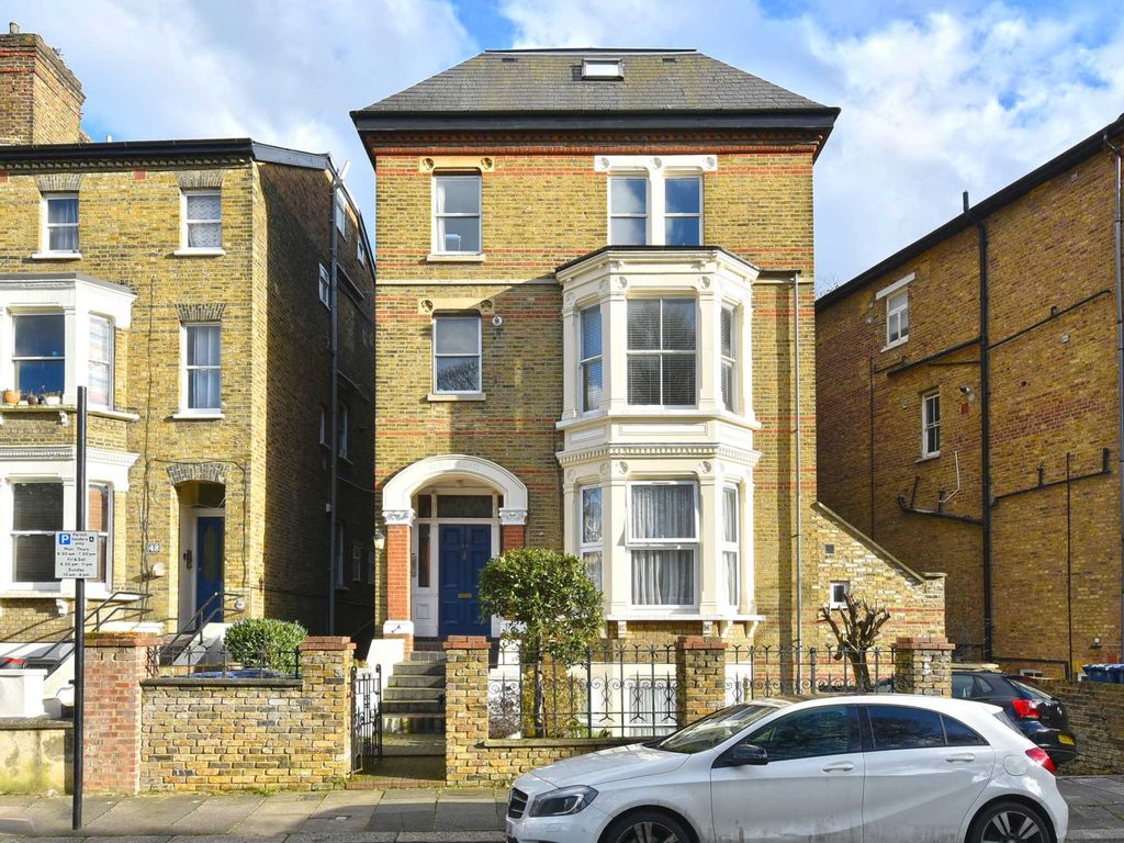 3 bed flat for sale in Grange Park, Ealing W5, £859,950