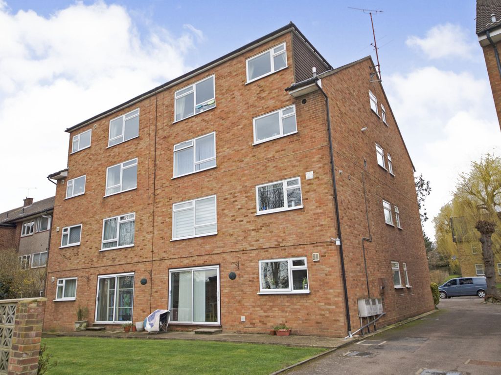 2 bed flat for sale in Lyonsdown Road, New Barnet, Barnet EN5, £500,000