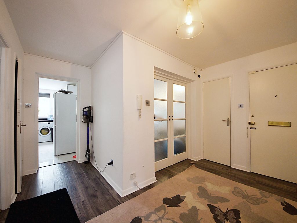 2 bed flat for sale in Lyonsdown Road, New Barnet, Barnet EN5, £500,000