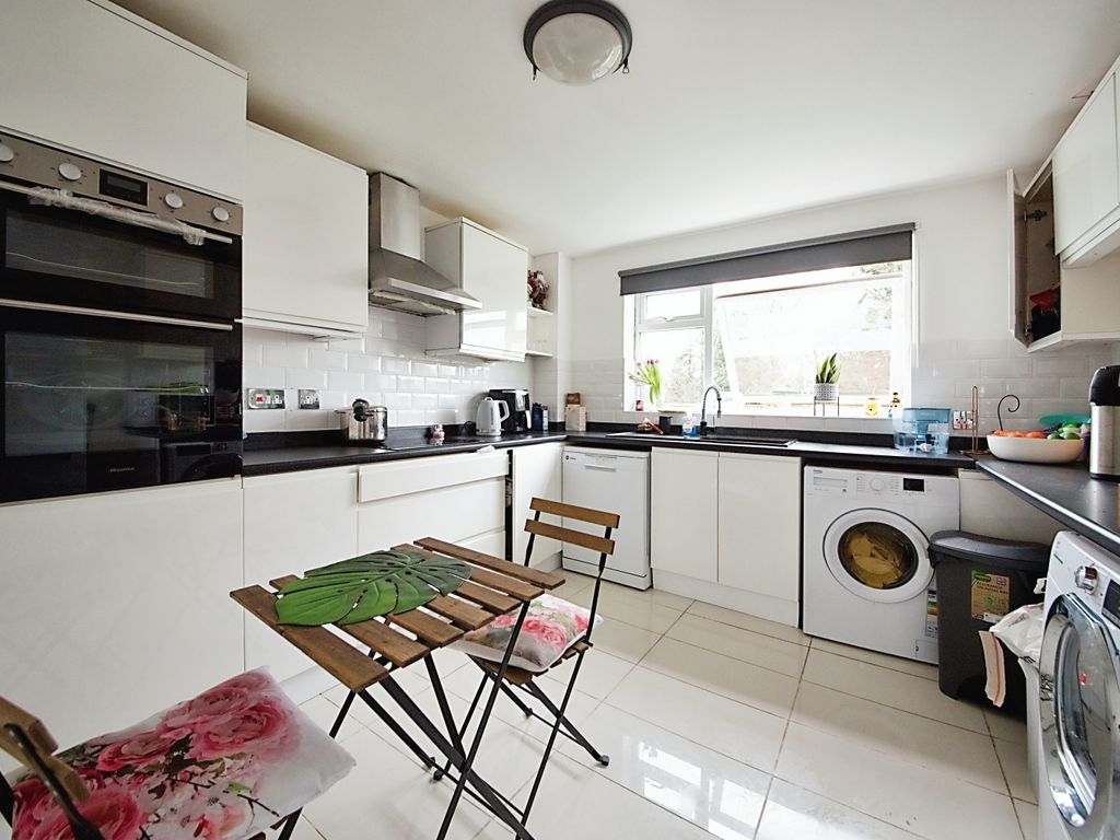 2 bed flat for sale in Lyonsdown Road, New Barnet, Barnet EN5, £500,000