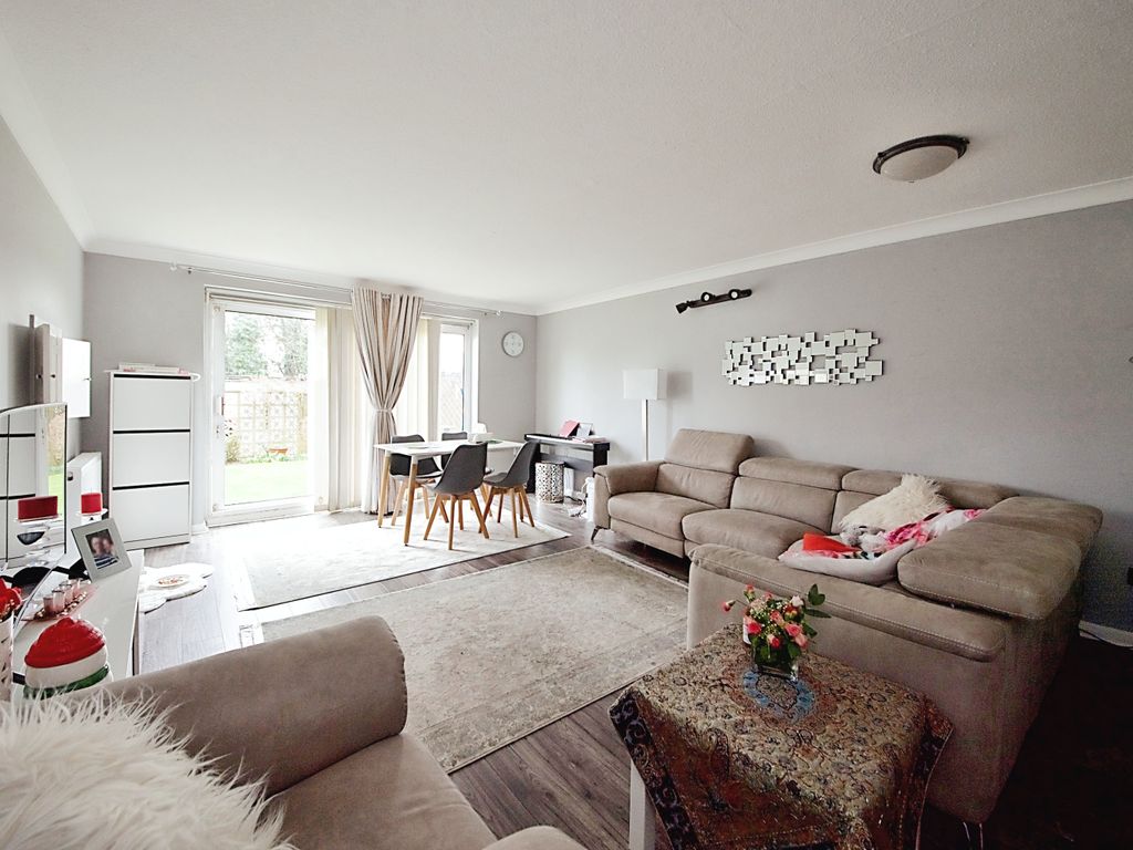 2 bed flat for sale in Lyonsdown Road, New Barnet, Barnet EN5, £500,000