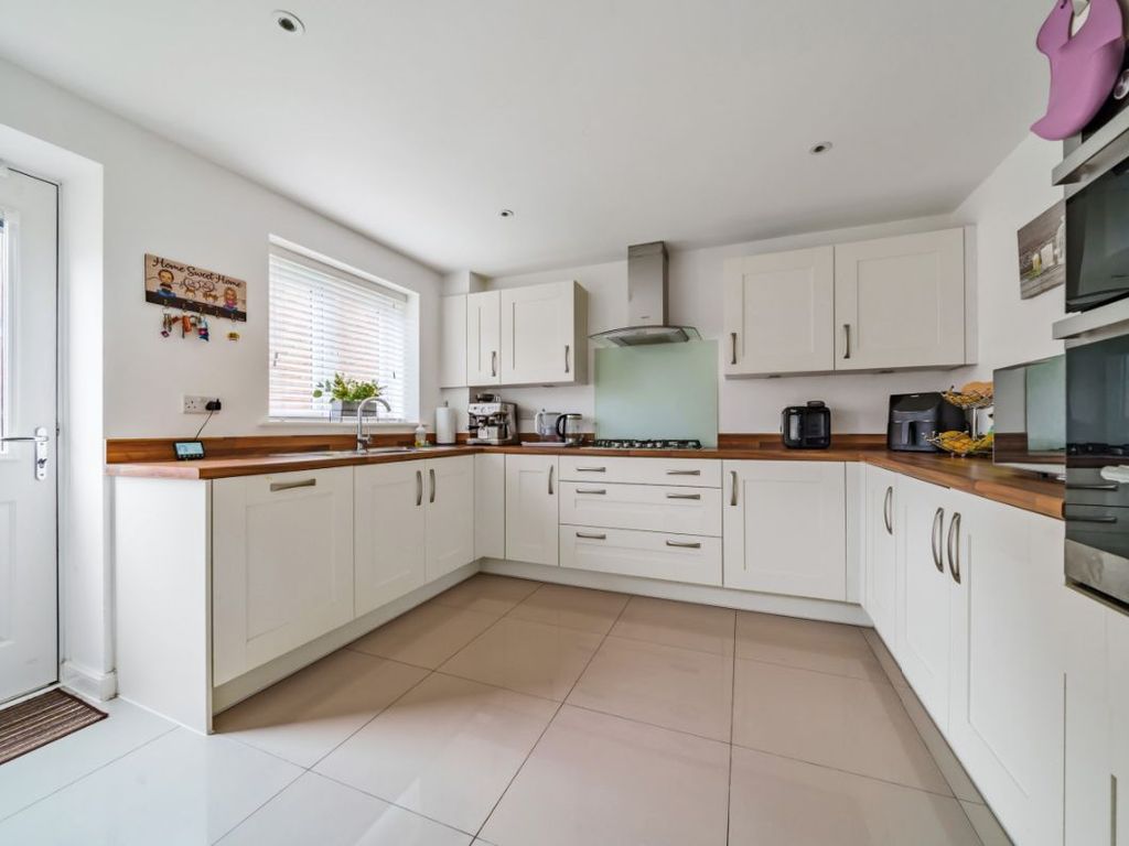 5 bed detached house for sale in Burgoyne Avenue, Wootton, Bedford MK43, £600,000