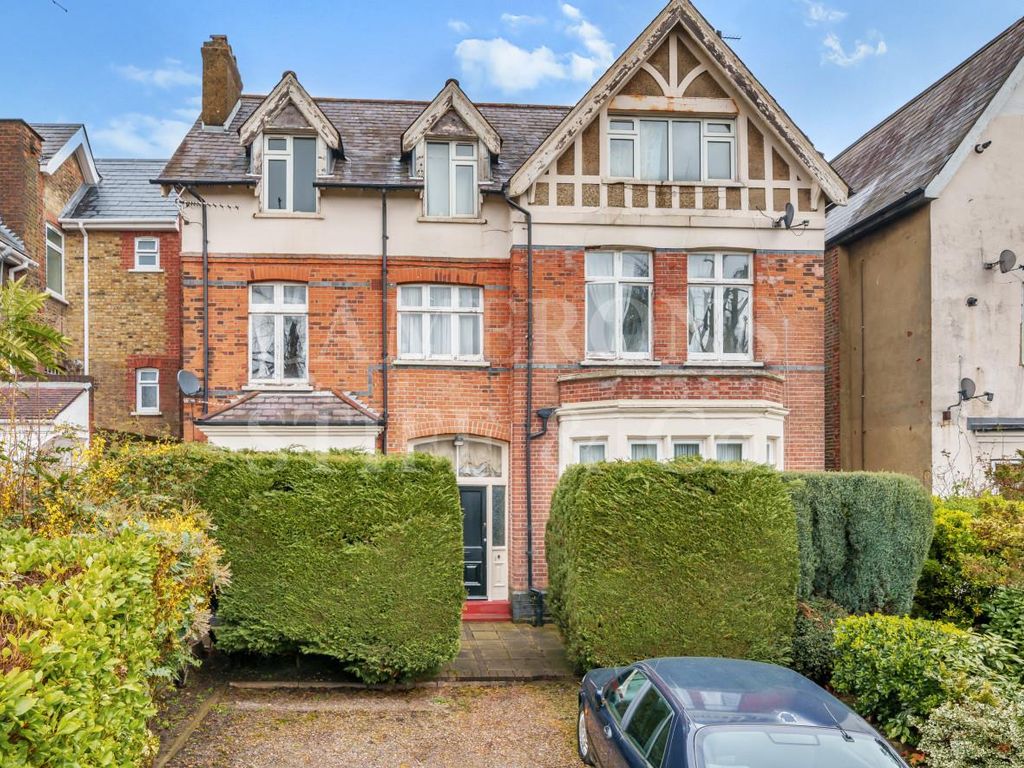 2 bed flat for sale in Brondesbury Park, London NW6, £850,000