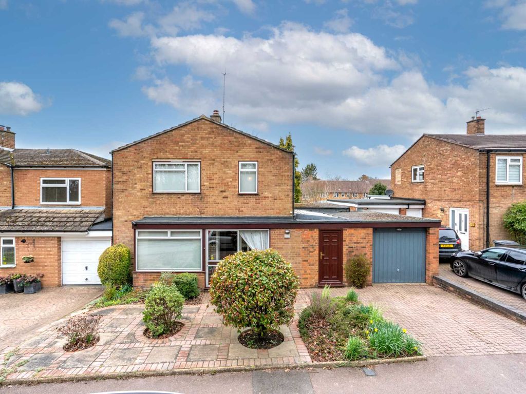 3 bed link-detached house for sale in Chambersbury Lane, Nash Mills HP3, £600,000