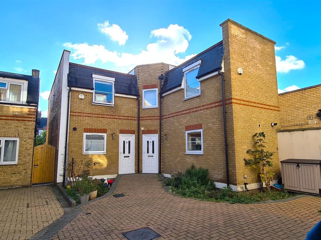 3 bed terraced house for sale in Myddleton Road, Bounds Green N22, £600,000