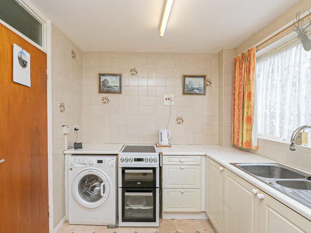 2 bed flat for sale in Forest View, London E4, £400,000