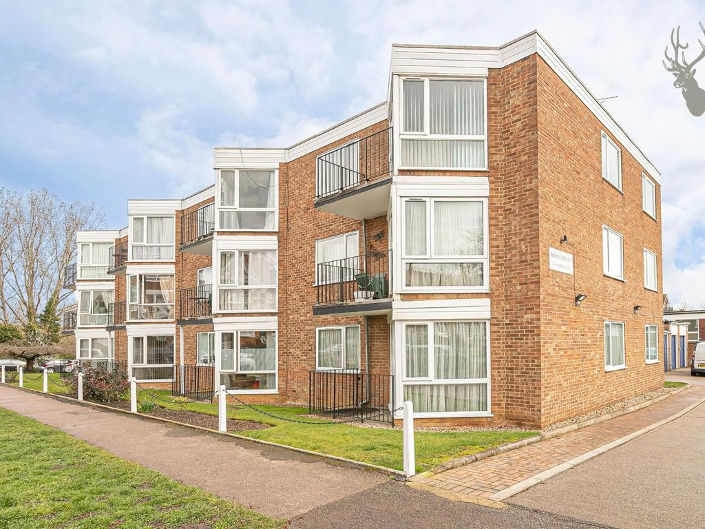 2 bed flat for sale in Forest View, London E4, £400,000