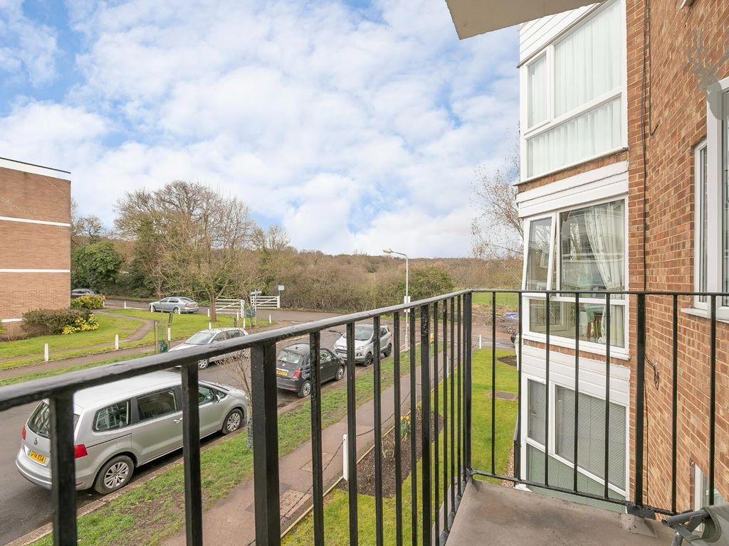 2 bed flat for sale in Forest View, London E4, £400,000