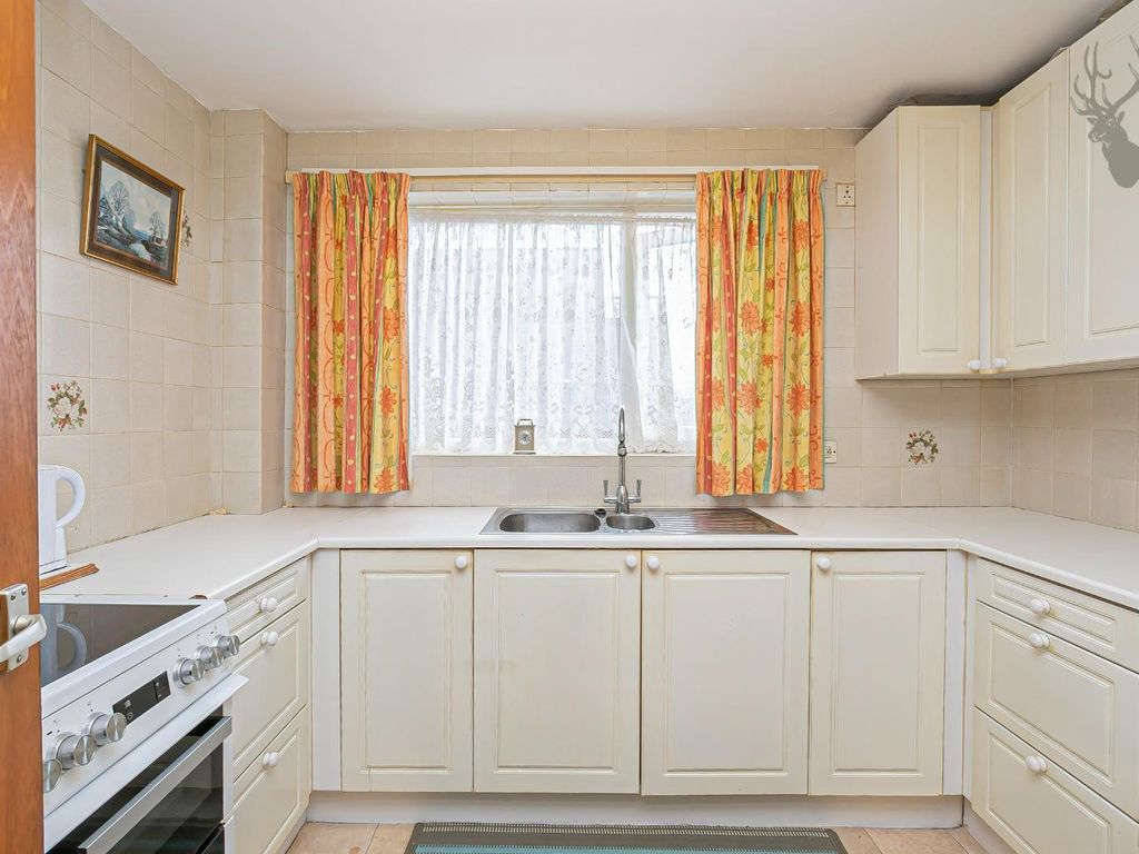 2 bed flat for sale in Forest View, London E4, £400,000