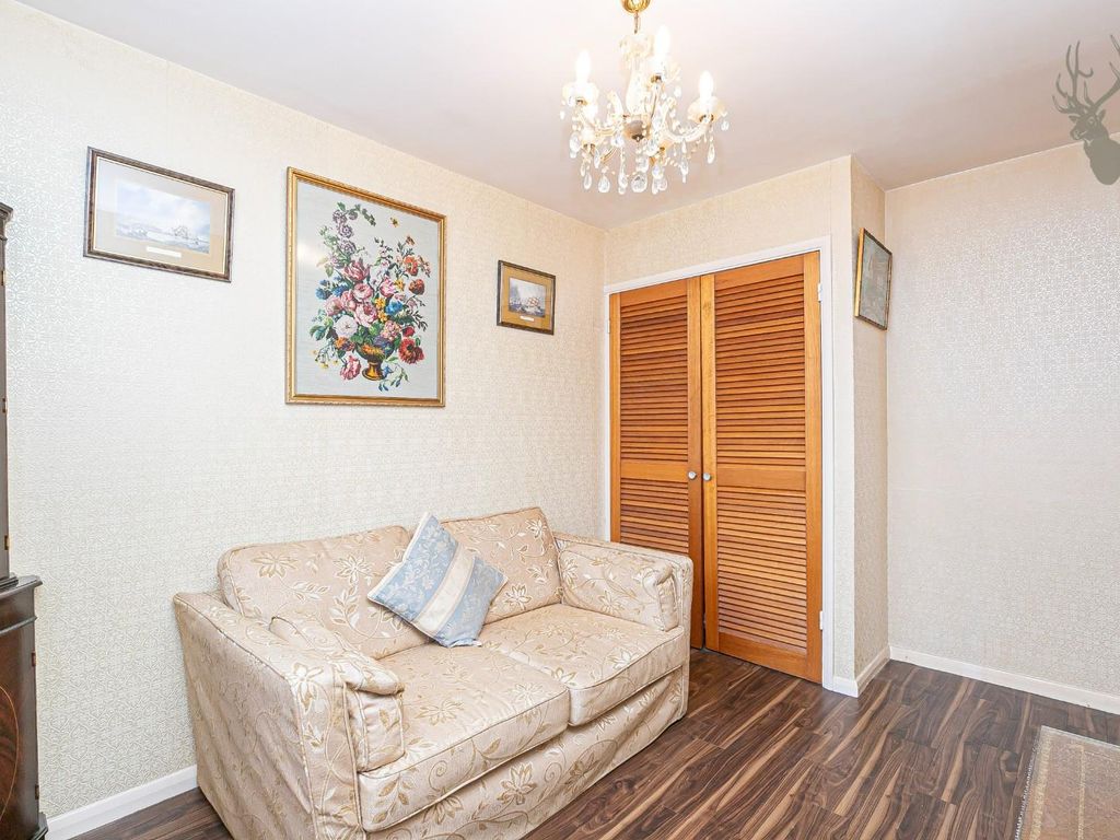 2 bed flat for sale in Forest View, London E4, £400,000