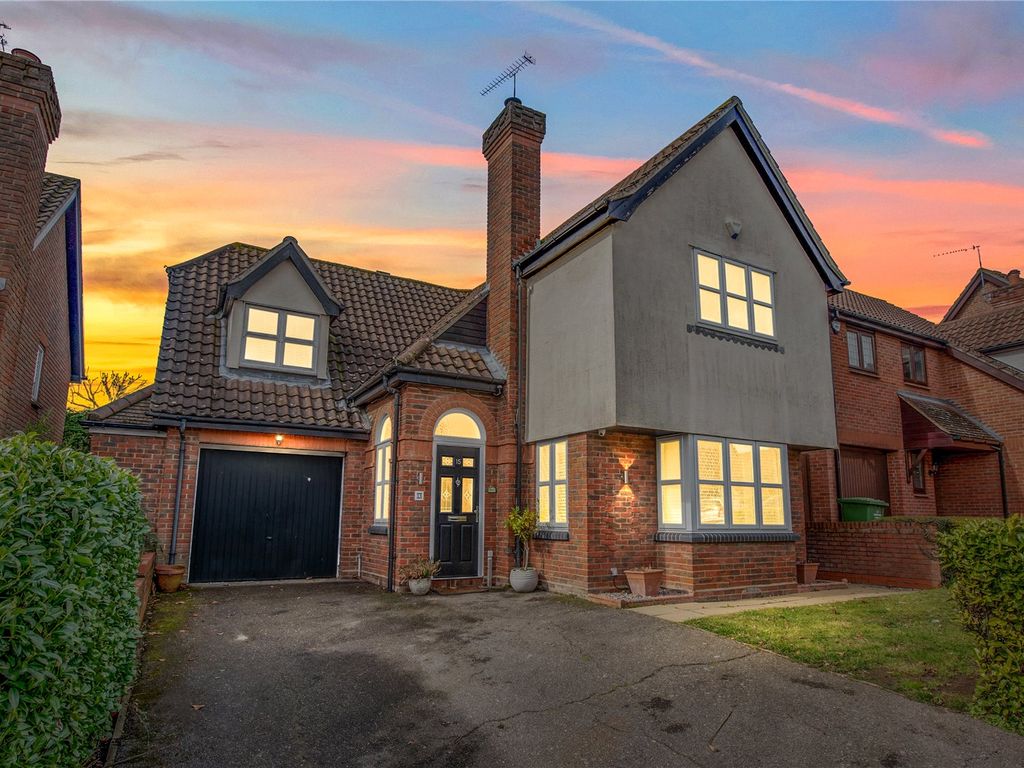 5 bed detached house for sale in Coopers Drive, Great Burstead, Billericay, Essex CM11, £700,000