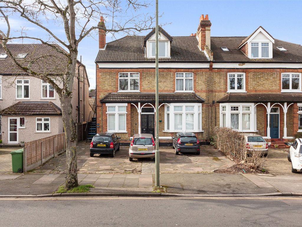 2 bed flat to rent in Queen Anne Avenue, Bromley BR2, £1,500 pcm