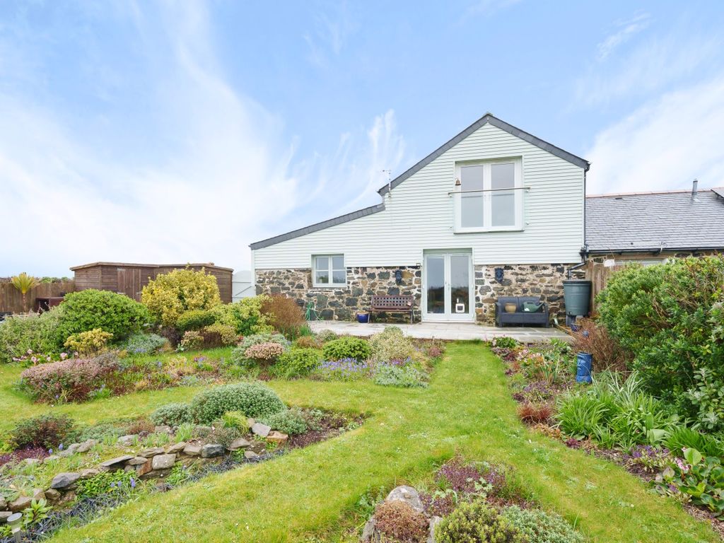 3 bed end terrace house for sale in Angrouse Lane, Mullion, Helston, Cornwall TR12, £575,000