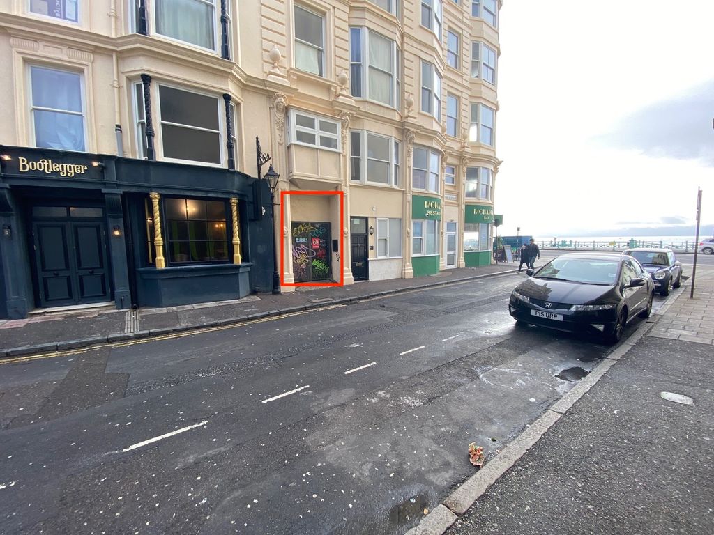 Restaurant/cafe to let in Middle Street, Brighton BN1, £75,000 pa